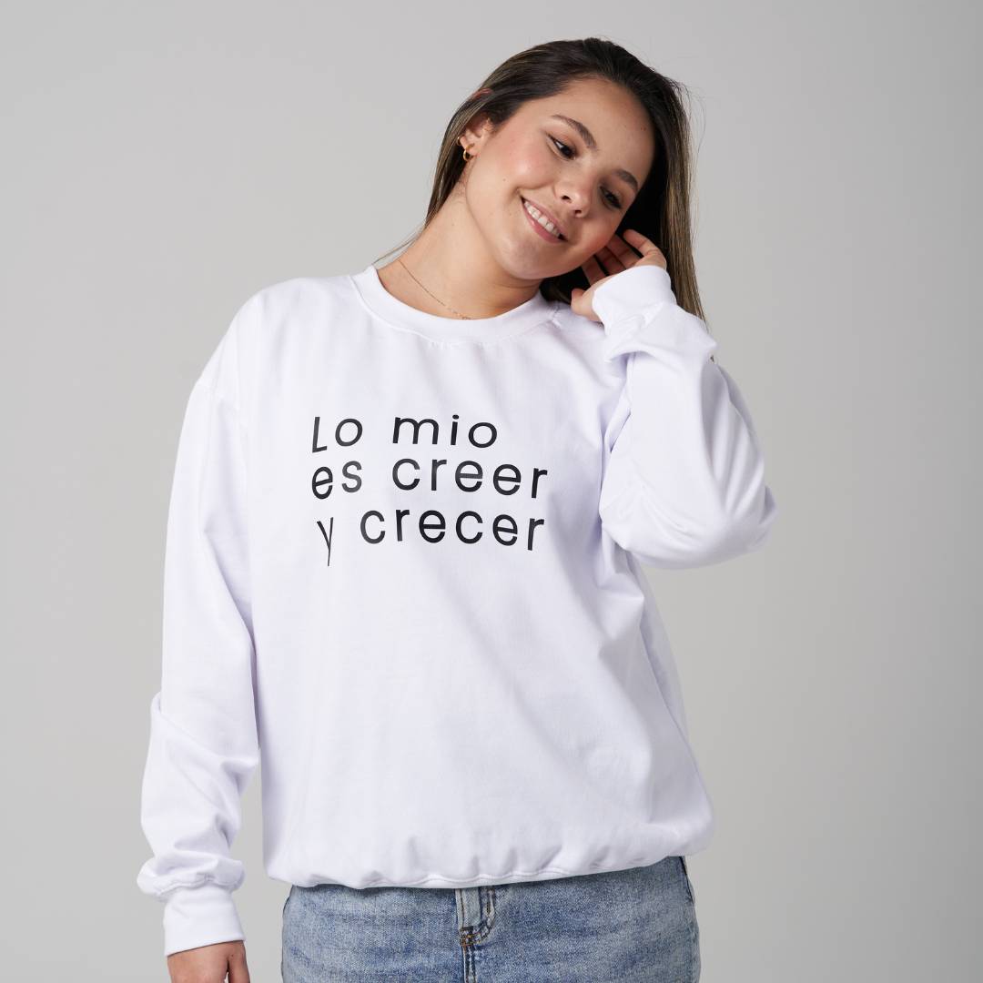 Buzo con Estampado con la Frase «Lo mio es creer y crecer»