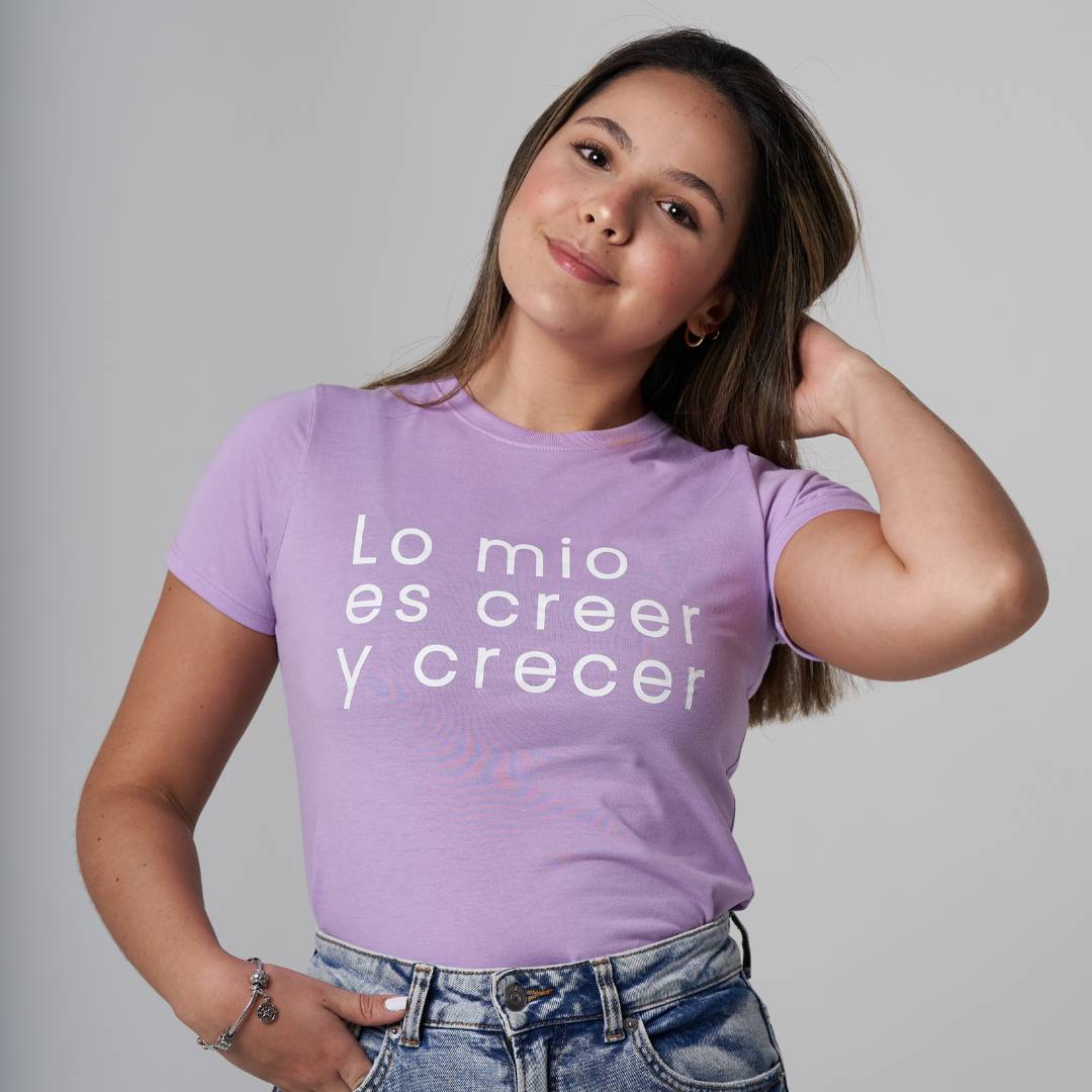 Camiseta Femenina de Algodón con Estampado de «Lo mio es creer y crecer»